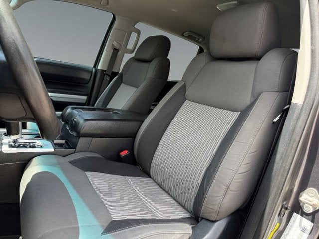 2017 Toyota Tundra 4WD SR5 5.7L V8